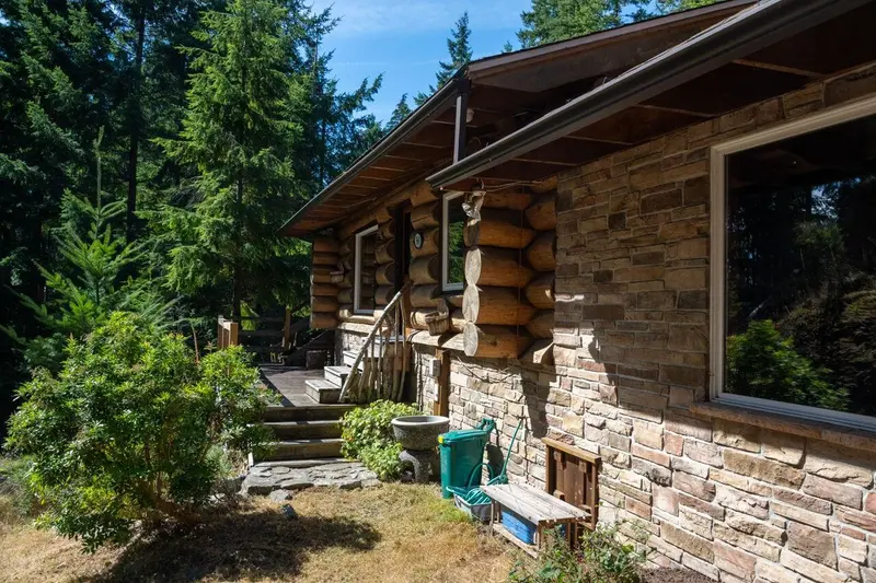 360 SALAL ROAD - photo 3 of 25