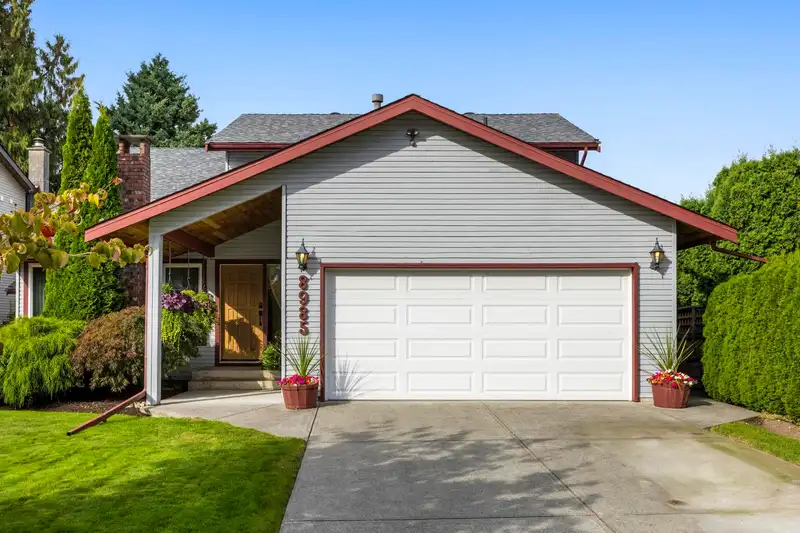 8985 145 STREET - photo 2 of 40