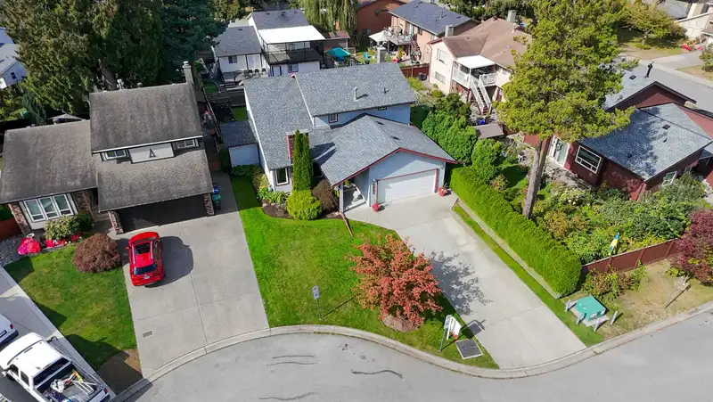 8985 145 STREET - photo 4 of 40