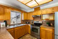 8068 161A STREET - thumbnail 18