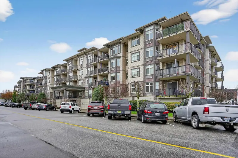 100 45893 CHESTERFIELD AVENUE - photo 1 of 16