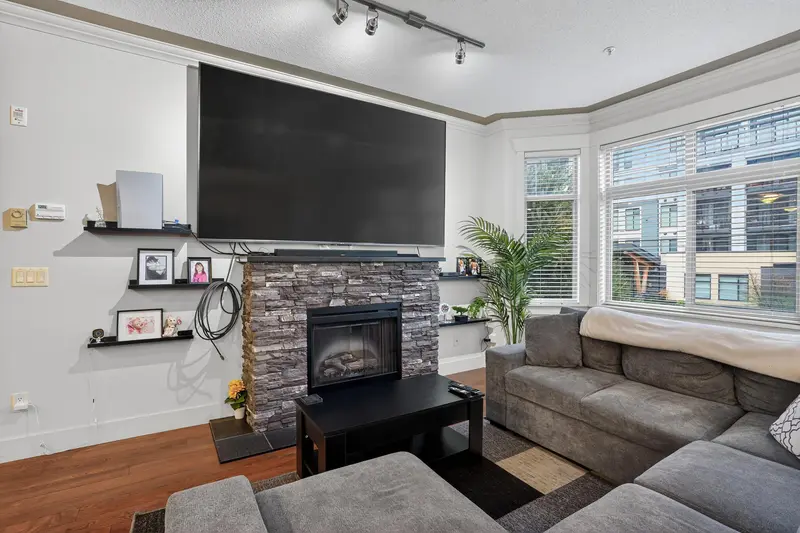 100 45893 CHESTERFIELD AVENUE - photo 3 of 16