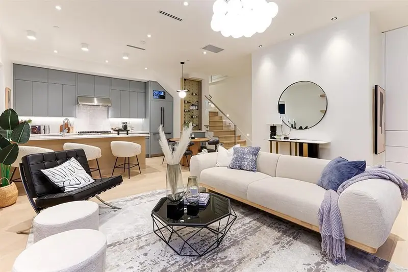 1943 E 6TH AVENUE - photo 4 of 22