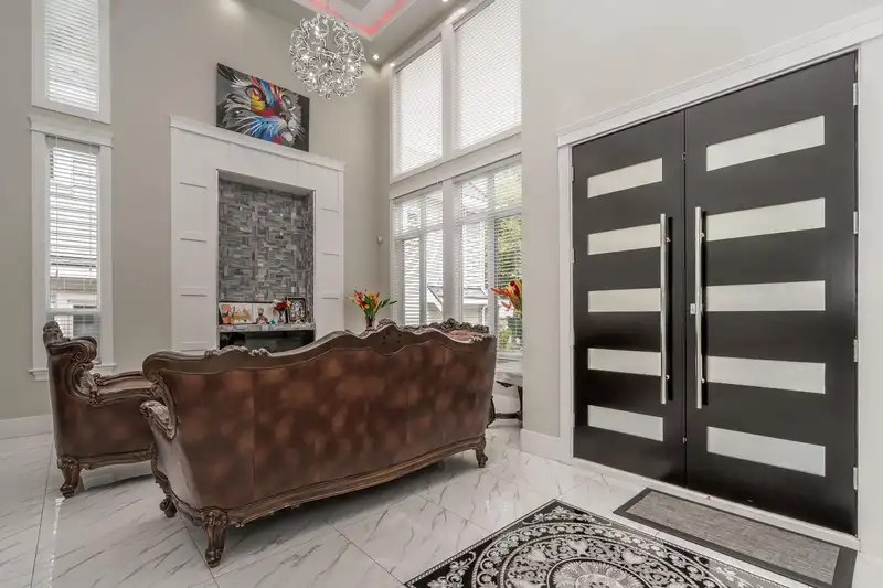 9021 BEN NEVIS CRESCENT - photo 3 of 40