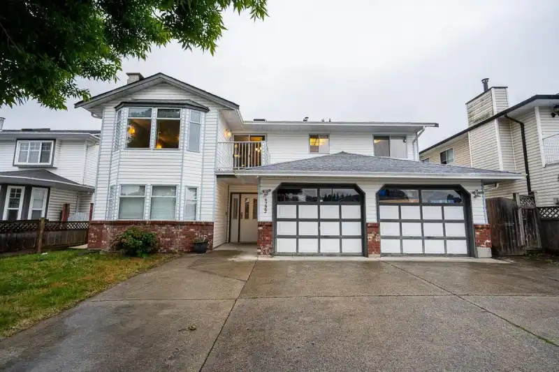 6722 124 STREET - photo 1 of 14