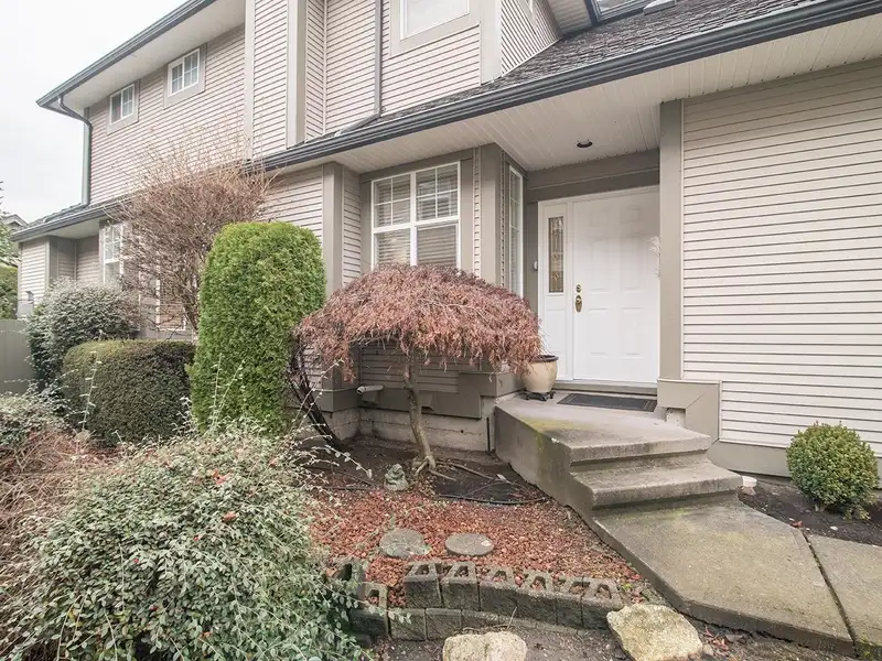 5829 122 STREET - photo 3 of 40