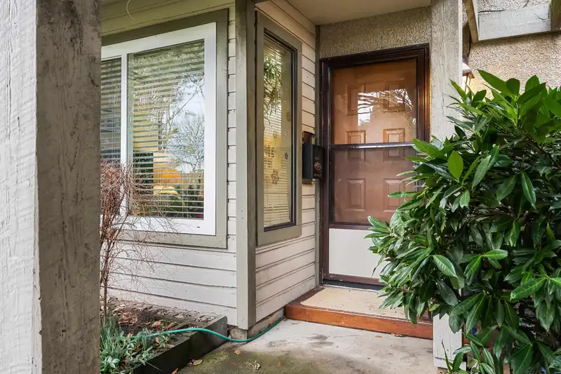 6907 134A STREET - photo 4 of 32
