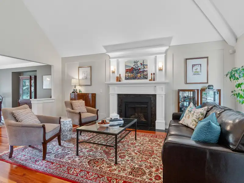 18540 54 AVENUE - photo 4 of 39