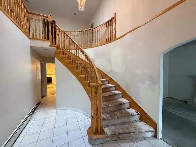 15780 99A AVENUE - photo 3 of 9