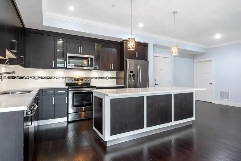 302 14885 60 AVENUE - photo 1 of 40