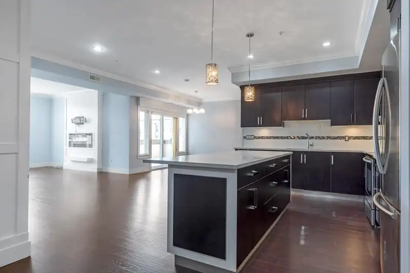 302 14885 60 AVENUE - photo 2 of 40