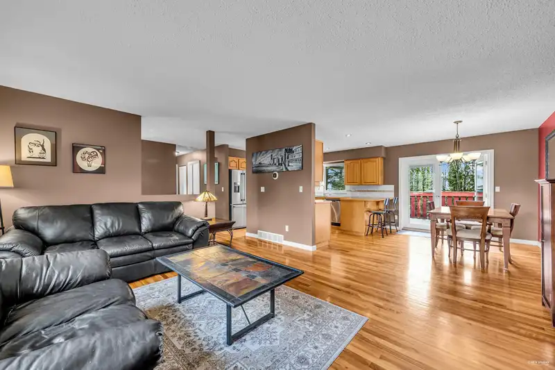 19564 62A AVENUE - photo 3 of 40