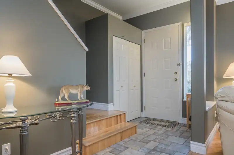 18558 64B AVENUE - photo 4 of 38