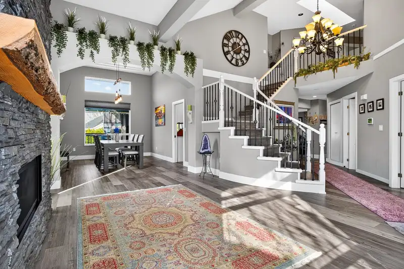 8277 153B STREET - photo 3 of 40