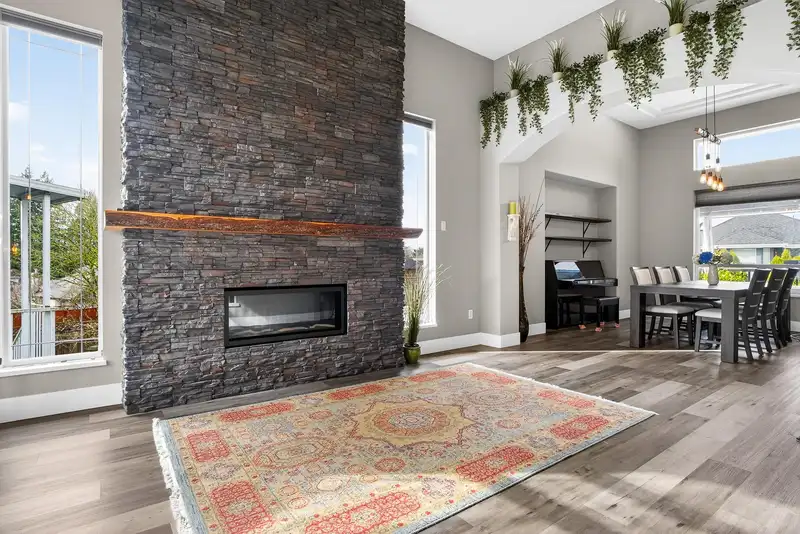 8277 153B STREET - photo 4 of 40