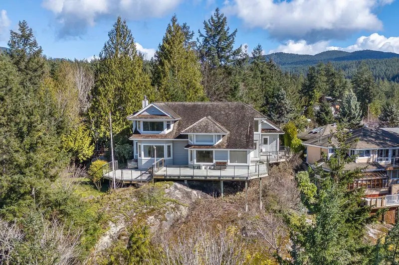 9219 REGAL ROAD - photo 2 of 25