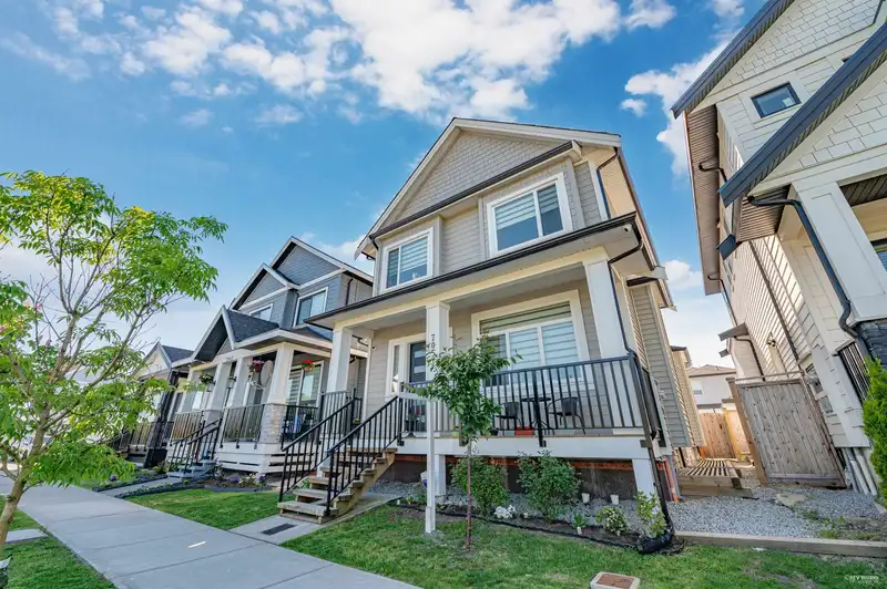 7051 194A STREET - photo 3 of 40