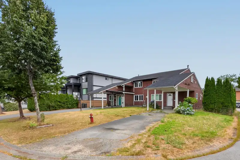 9441 132A STREET - photo 2 of 31