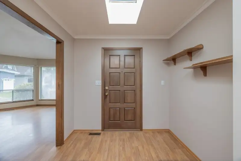 16351 NORTHGLEN CLOSE - photo 3 of 33