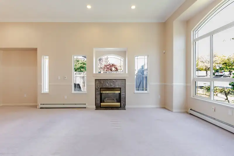 7953 155A STREET - photo 4 of 25