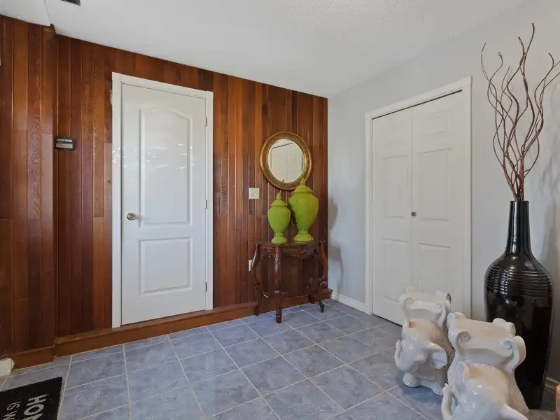 14036 116 AVENUE - photo 2 of 24