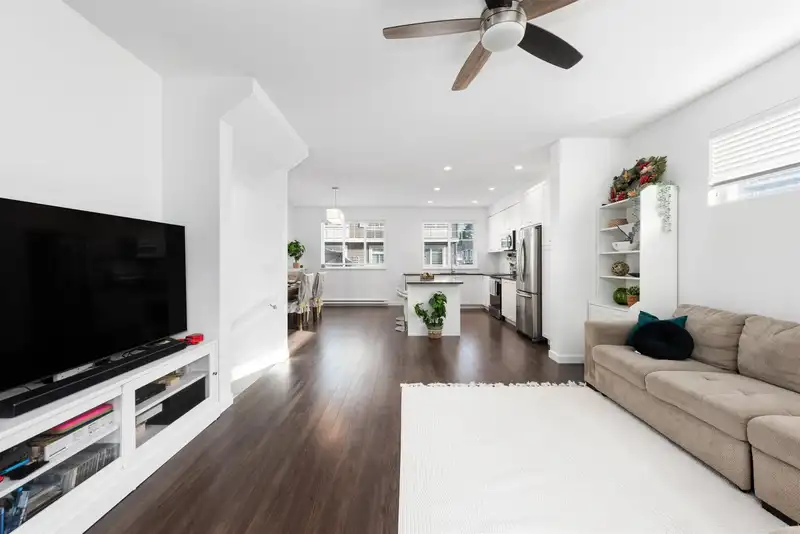77 15850 85 AVENUE - photo 1 of 33