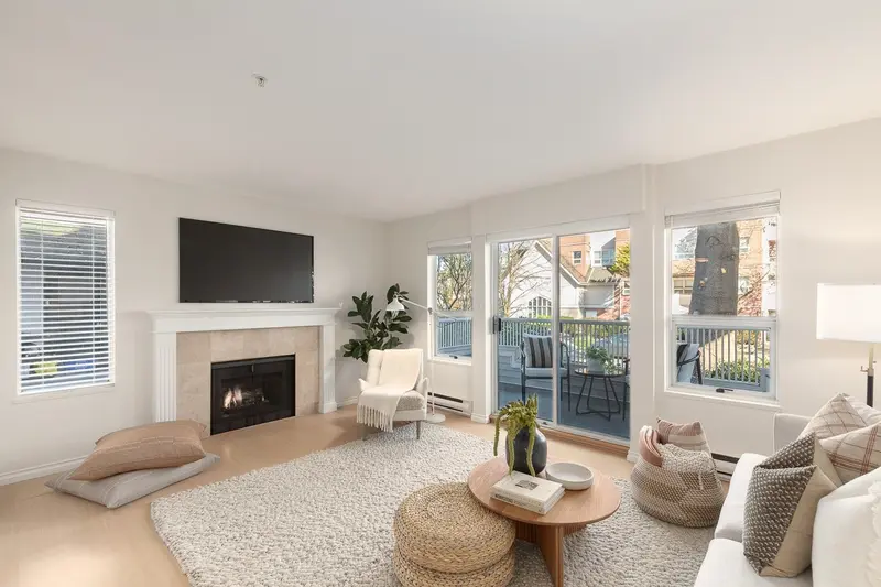 203 876 W 14TH AVENUE - photo 2 of 25