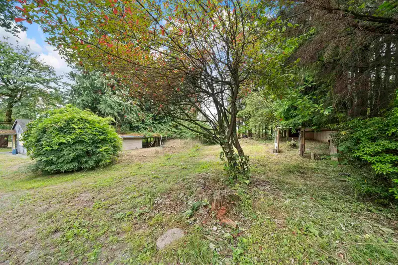 9185 187 STREET - photo 4 of 25