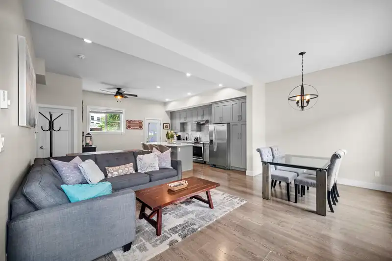12 6945 185 STREET - photo 3 of 33