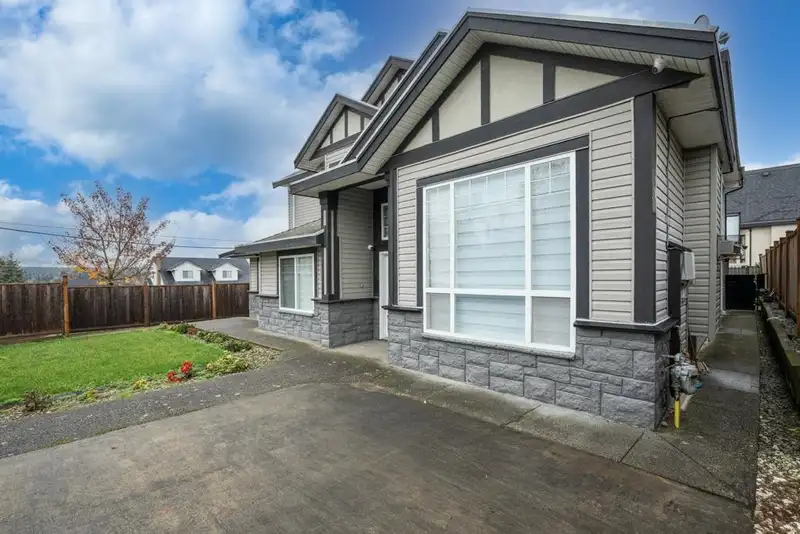 7596 144 STREET - photo 3 of 35