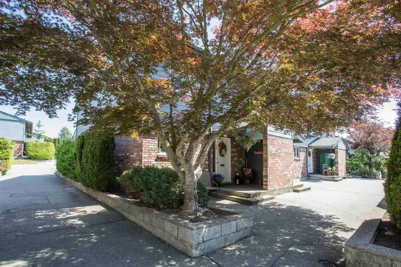 75 10760 GUILDFORD DRIVE - photo 3 of 38