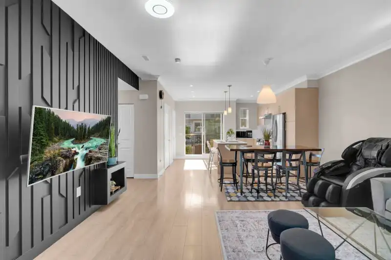 1 12073 62 AVENUE - photo 1 of 38