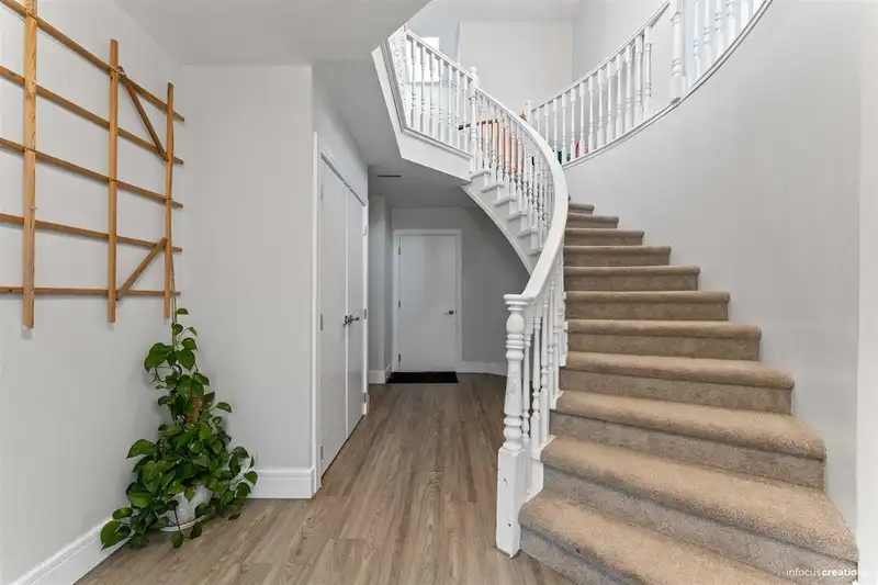 7565 123A STREET - photo 3 of 32