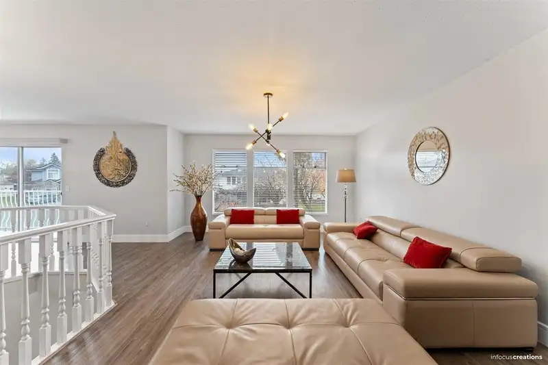 7565 123A STREET - photo 4 of 32