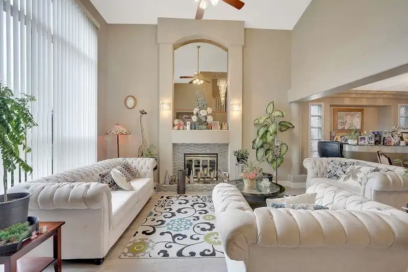13075 74 AVENUE - photo 4 of 39