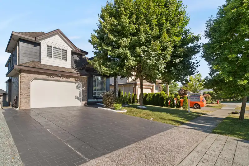 6862 151A STREET - photo 2 of 40
