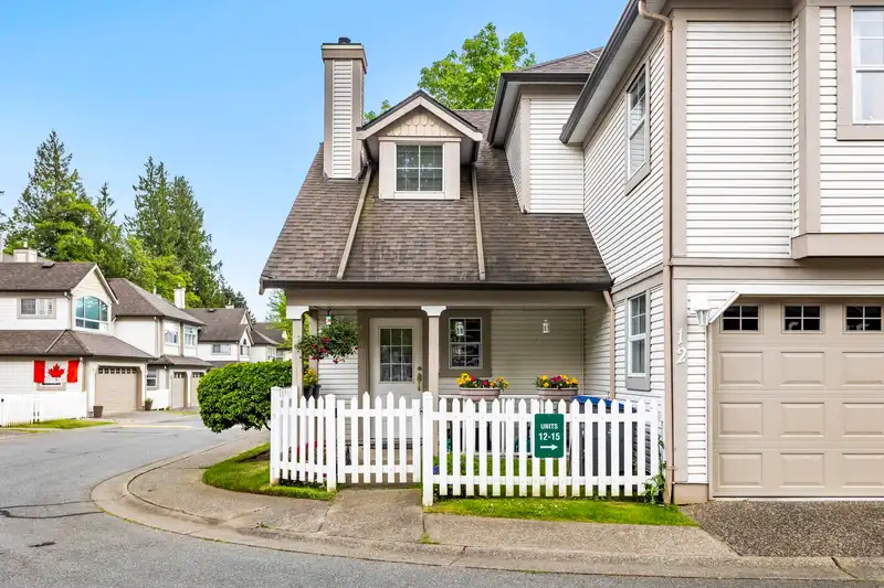 12 16318 82 AVENUE - photo 2 of 40