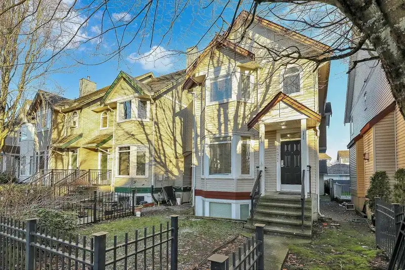 6626 HAMPTON BOULEVARD - photo 1 of 40