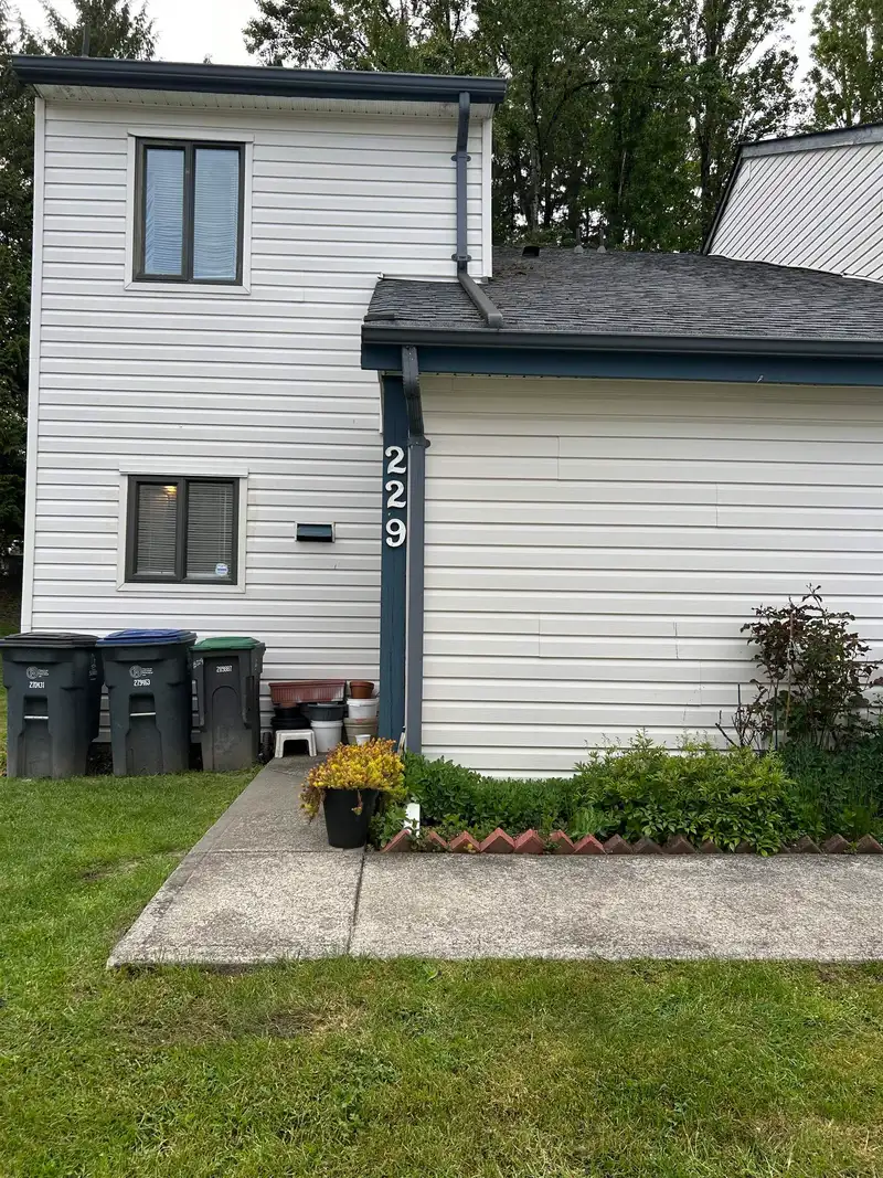 229 13616 67TH AVENUE - photo 3 of 3