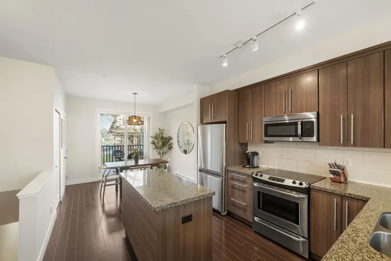 32 8250 209B STREET - photo 4 of 25