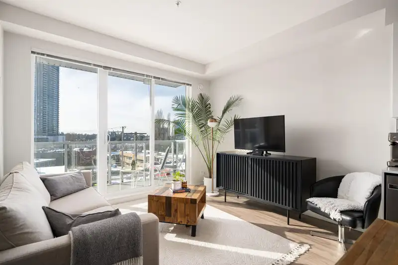 404 10838 WHALLEY BOULEVARD - photo 2 of 22