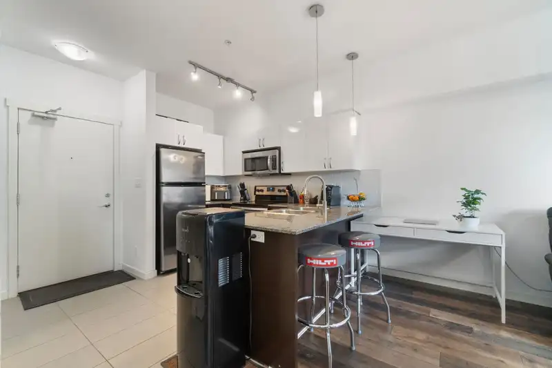 322 13728 108 AVENUE - photo 2 of 16