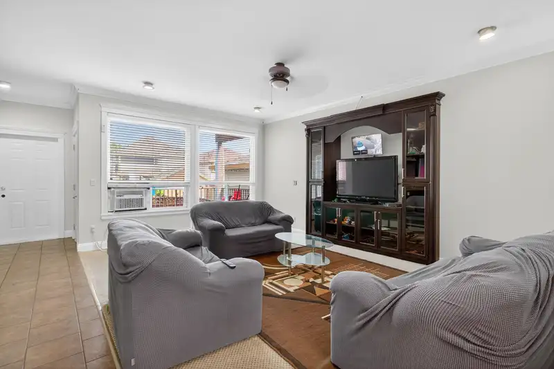 14909 71A AVENUE - photo 4 of 30