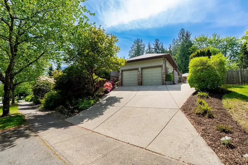 6123 KILLARNEY DRIVE - photo 2 of 38