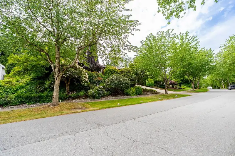 6123 KILLARNEY DRIVE - photo 4 of 38