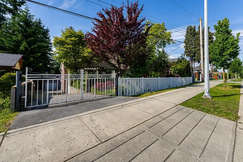 13911 KALMAR ROAD - photo 3 of 40
