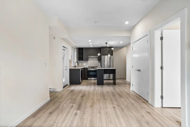 301 7920 206 STREET - photo 4 of 25