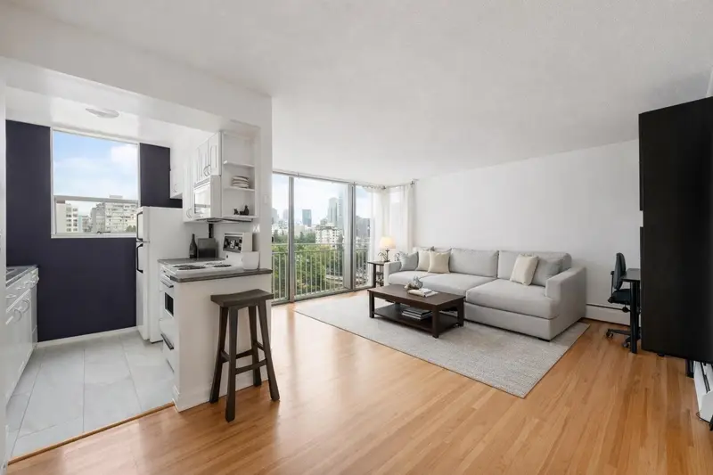 906 1250 BURNABY STREET - photo 1 of 25