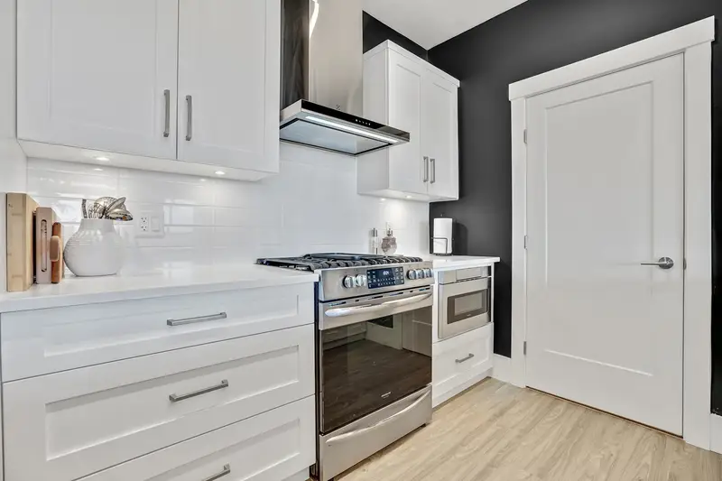 507 45745 WATSON ROAD - photo 2 of 25