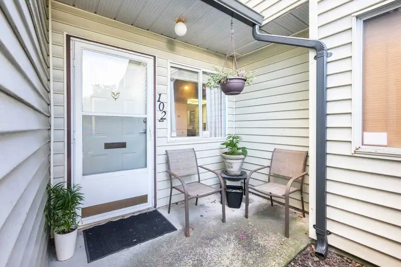 102 15541 87A AVENUE - photo 2 of 36